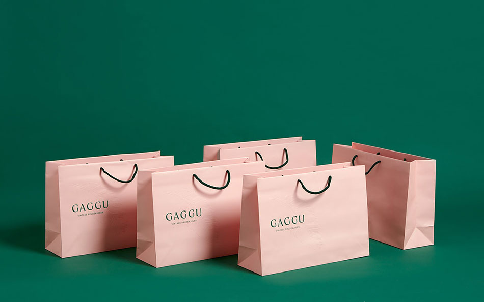 成都摩品设计,服装品牌形象,服装VI设计，成都广告公司,企业标志设计,礼服LOGO设计,企业画册设计,频道包装设计,成都商标设计,平面设计公司,企业网页设计,成都吉祥物设计,专卖店设计,商业空间设计,成都品牌设计,www.mopin.cc 