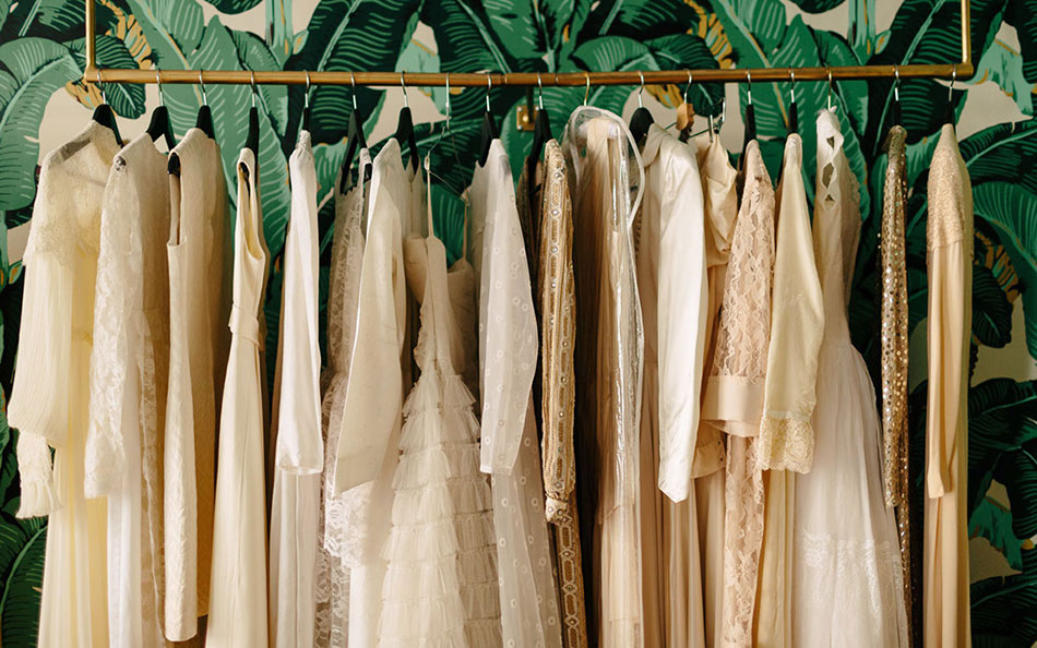 成都摩品设计,服装品牌形象,服装VI设计，成都广告公司,企业标志设计,礼服LOGO设计,企业画册设计,频道包装设计,成都商标设计,平面设计公司,企业网页设计,成都吉祥物设计,专卖店设计,商业空间设计,成都品牌设计,www.mopin.cc 