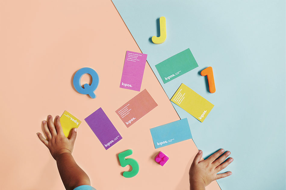 成都摩品设计,早教机构品牌形象,学校VI设计,kipos.,成都广告公司,企业标志设计,学校LOGO设计,企业画册设计,频道包装设计,成都商标设计,平面设计公司,企业网页设计,成都吉祥物设计,专卖店设计,商业空间设计,成都品牌设计,www.mopin.cc