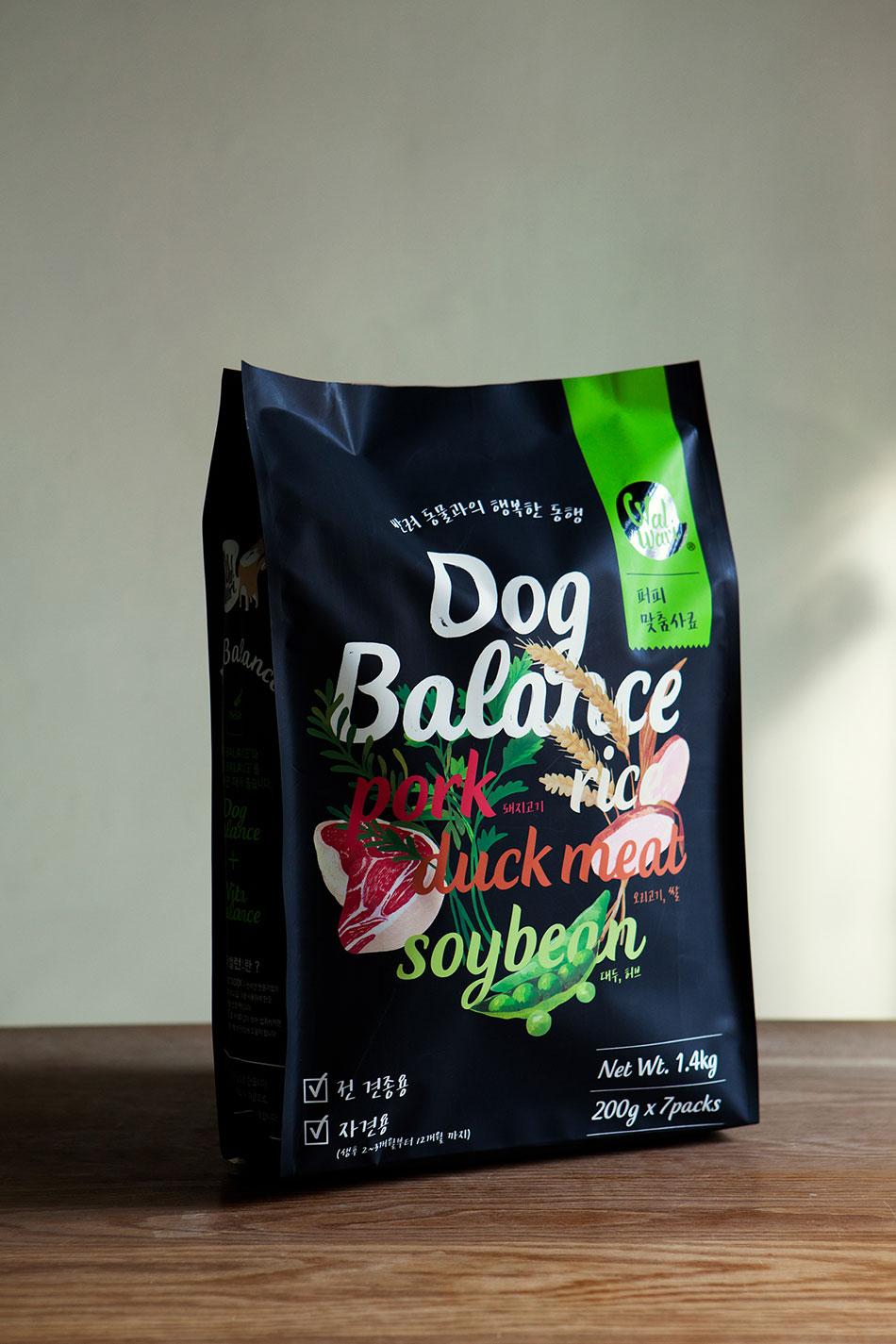 品牌形象设计,产品包装设计,包装插画设计,品牌标志设计,Walwari宠物食品公司